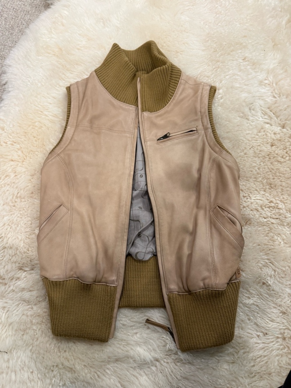 Emu Australia genuine leather bomber vest women’s sz small